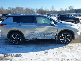 2022 Mitsubishi Outlander SEL z VIN JA4J4VA83NZ088131, wystawiony jako IAAI lot #41401945 z przebiegiem 15 617 mil mil oraz . Historia ofert i sprzedaży dostępna na DreamBid. Obrazek 13.