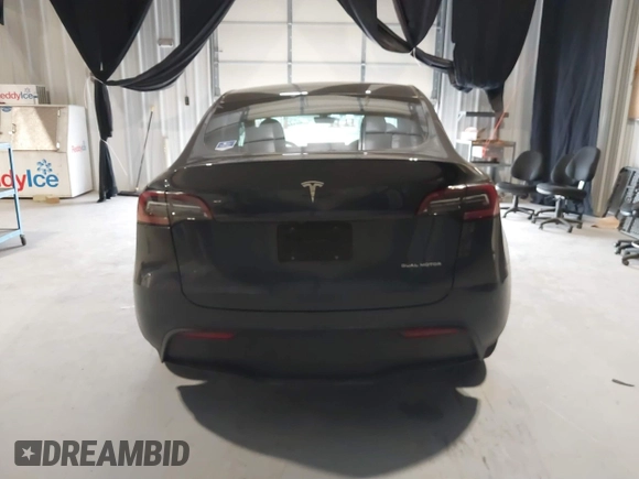 2024 Tesla Model Y Long Range z VIN 7SAYGDEEXRA226636, wystawiony jako IAAI lot #41622144 z przebiegiem 8 908 mil mil oraz . Historia ofert i sprzedaży dostępna na DreamBid. Obrazek 16.