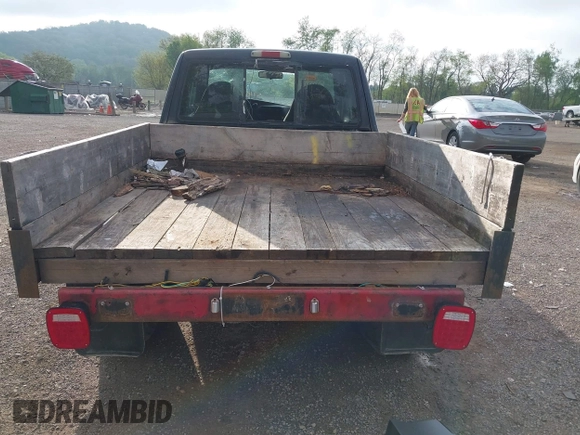 2001 Ford Ranger XL Fleet z VIN 1FTZR15E21TA14005, wystawiony jako IAAI lot #42212472 z przebiegiem 145 933 mil mil oraz . Historia ofert i sprzedaży dostępna na DreamBid. Obrazek 17.