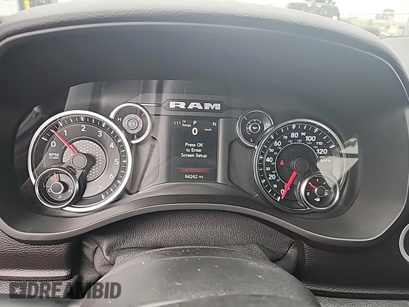 2022 Ram 1500 Big Horn z VIN 1C6RRFFG7NN179014, wystawiony jako IAAI lot #42526383 z przebiegiem 84 273 mil mil oraz . Historia ofert i sprzedaży dostępna na DreamBid. Obrazek 3.