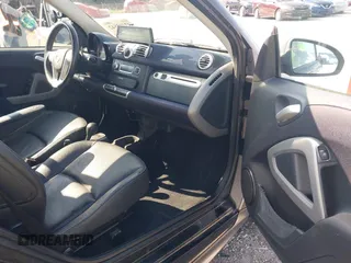 2013 Smart fortwo Pure z VIN WMEEJ3BA2DK697614, wystawiony jako IAAI lot #42405542 z przebiegiem 192 027 mil mil oraz . Historia ofert i sprzedaży dostępna na DreamBid. Obrazek 5.