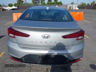 2020 Hyundai Elantra SEL z VIN 5NPD84LF0LH562957, wystawiony jako IAAI lot #42280413 z przebiegiem 88 505 mil mil oraz . Historia ofert i sprzedaży dostępna na DreamBid. Obrazek 16.