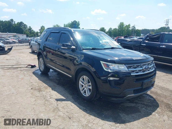 2018 Ford Explorer XLT z VIN 1FM5K8D83JGA64472, wystawiony jako IAAI lot #42617188 z przebiegiem 126 822 mil mil oraz . Historia ofert i sprzedaży dostępna na DreamBid. Obrazek 1.