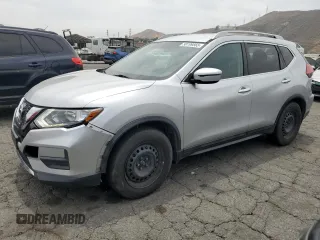 2017 Nissan Rogue SV z VIN 5N1AT2MN1HC779783, wystawiony jako Copart lot #58199565 z przebiegiem 135 602 mil mil oraz Szkoda całkowita • Salvage title. Historia ofert i sprzedaży dostępna na DreamBid. Obrazek 1.