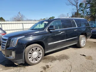 2015 Cadillac Escalade ESV Platinum z VIN 1GYS4UKJ6FR736207, wystawiony jako Copart lot #47637885 z przebiegiem 95 629 mil mil oraz Szkody całkowita. Historia ofert i sprzedaży dostępna na DreamBid. Obrazek 1.