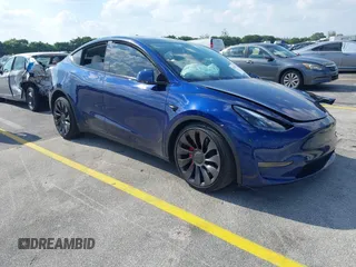 2024 Tesla Model Y Performance z VIN 7SAYGDEF9RA267204, wystawiony jako IAAI lot #42054071 z przebiegiem 33 780 mil mil oraz . Historia ofert i sprzedaży dostępna na DreamBid. Obrazek 1.
