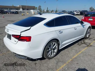 2023 Audi A5 Sportback Premium z VIN WAUABCF56PA039597, wystawiony jako IAAI lot #41979540 z przebiegiem 32 654 mil mil oraz . Historia ofert i sprzedaży dostępna na DreamBid. Obrazek 4.
