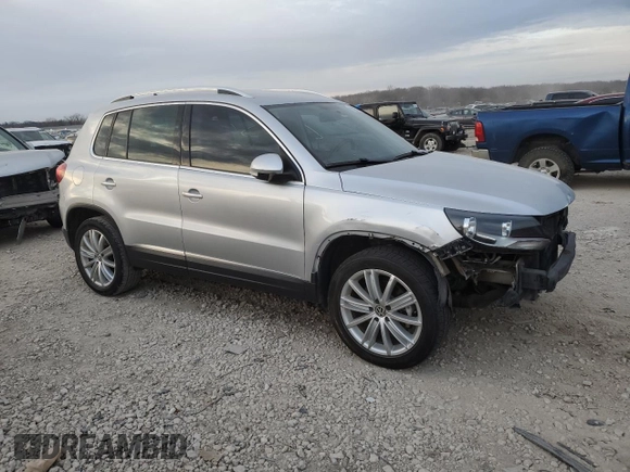 2012 Volkswagen Tiguan LE z VIN WVGAV7AX7CW520378, wystawiony jako Copart lot #86388514 z przebiegiem 95 653 mil mil oraz Czysty tytuł • Clean title. Historia ofert i sprzedaży dostępna na DreamBid. Obrazek 4.