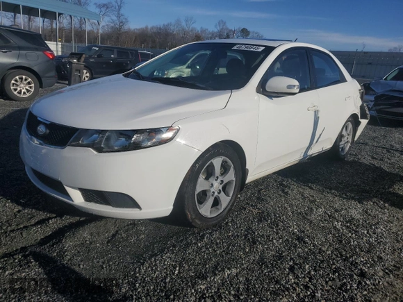 2010 Kia Forte EX z VIN KNAFU4A2XA5106480, wystawiony jako Copart lot #46790845 z przebiegiem 169 815 mil mil oraz Szkody całkowita. Historia ofert i sprzedaży dostępna na DreamBid. Obrazek 1.