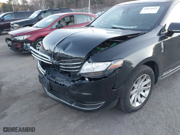 2018 Lincoln MKT with VIN 2LMHJ5NK9JBL00420, listed as a IAAI auction lot 41024664 with 342,921 mi miles. Bid and sale history available at carsss.com. Image 6.