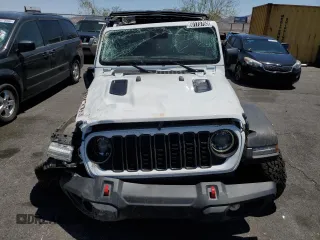 2024 Jeep Wrangler Rubicon z VIN 1C4PJXFG1RW300794, wystawiony jako Copart lot #60173765 z przebiegiem 22 652 mil mil oraz Czysty tytuł • Clean title. Historia ofert i sprzedaży dostępna na DreamBid. Obrazek 5.