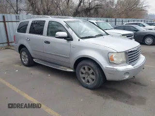 2008 Chrysler Aspen Limited z VIN 1A8HW58208F125781, wystawiony jako IAAI lot #41900032 z przebiegiem 230 074 mil mil oraz . Historia ofert i sprzedaży dostępna na DreamBid. Obrazek 1.