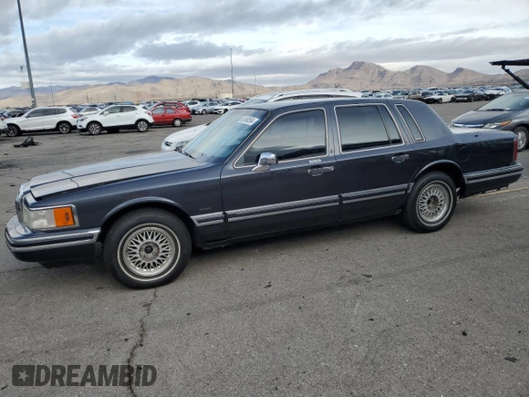1994 Lincoln Town Car Signature z VIN 1LNLM82W6RY705395, wystawiony jako Copart lot #82490554 z przebiegiem 252 997 mil mil oraz Szkoda całkowita • Salvage title. Historia ofert i sprzedaży dostępna na DreamBid. Obrazek 1.
