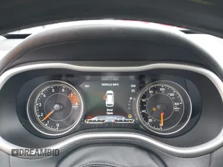2017 Jeep Cherokee Overland z VIN 1C4PJMJS9HW631941, wystawiony jako IAAI lot #41605184 z przebiegiem 19 162 mil mil oraz . Historia ofert i sprzedaży dostępna na DreamBid. Obrazek 7.