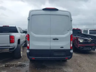 2022 Ford Transit Cargo z VIN 1FTBR1CG2NKA12529, wystawiony jako IAAI lot #42148516 z przebiegiem 41 359 mil mil oraz . Historia ofert i sprzedaży dostępna na DreamBid. Obrazek 16.