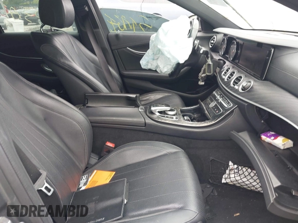 2019 Mercedes-Benz E 300 z VIN WDDZF4KB9KA575468, wystawiony jako IAAI lot #42366391 z przebiegiem Nie podano mil oraz . Historia ofert i sprzedaży dostępna na DreamBid. Obrazek 5.