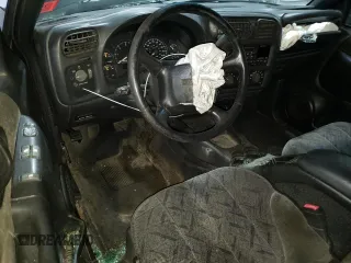 2002 GMC Sonoma SLS with VIN 1GTDT19W628141052, listed as a Copart auction lot 88821915 with Not Provided miles and Salvage Title. Bid and sale history available at carsss.com. Image 8.