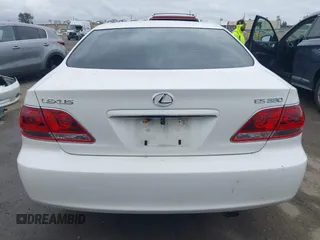 2005 Lexus ES 330 with VIN JTHBA30G055084186, listed as a IAAI auction lot 42064508 with 154,736 mi miles. Bid and sale history available at carsss.com. Image 17.