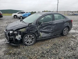 2018 Chevrolet Sonic LT z VIN 1G1JD5SH2J4110396, wystawiony jako Copart lot #52281855 z przebiegiem 112 637 mil mil oraz Szkoda całkowita • Salvage title. Historia ofert i sprzedaży dostępna na DreamBid. Obrazek 1.