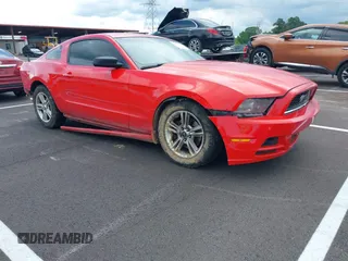 2014 Ford Mustang V6 с VIN 1ZVBP8AM7E5249133, выставлен на аукционе IAAI как лот 42341773 с пробегом 150 831 миль миль и . История ставок и продаж доступна на DreamBid. Изображение 1.