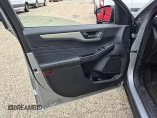 2022 Ford Escape SE z VIN 1FMCU0G65NUB40925, wystawiony jako IAAI lot #42841804 z przebiegiem 54 950 mil mil oraz . Historia ofert i sprzedaży dostępna na DreamBid. Obrazek 18.