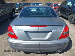 2011 Mercedes-Benz SLK 300 z VIN WDBWK5EA5BF239416, wystawiony jako IAAI lot #42048520 z przebiegiem 57 454 mil mil oraz . Historia ofert i sprzedaży dostępna na DreamBid. Obrazek 8.