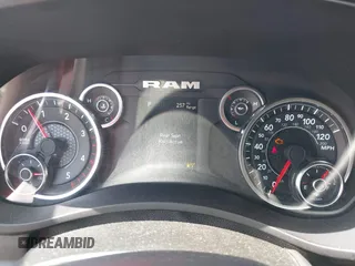 2024 Ram 2500 Big Horn z VIN 3C6UR5DL4RG154221, wystawiony jako IAAI lot #42462540 z przebiegiem 36 235 mil mil oraz . Historia ofert i sprzedaży dostępna na DreamBid. Obrazek 7.