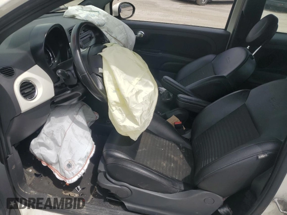 2015 FIAT 500 Sport z VIN 3C3CFFBRXFT625516, wystawiony jako Copart lot #57797775 z przebiegiem Nie podano mil oraz Szkoda całkowita • Salvage title. Historia ofert i sprzedaży dostępna na DreamBid. Obrazek 7.
