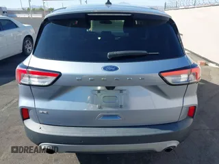 2022 Ford Escape SE z VIN 1FMCU0G6XNUB31007, wystawiony jako IAAI lot #42510666 z przebiegiem 106 236 mil mil oraz . Historia ofert i sprzedaży dostępna na DreamBid. Obrazek 16.