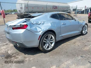 2018 Chevrolet Camaro 1LT z VIN 1G1FB1RS9J0111669, wystawiony jako IAAI lot #41898160 z przebiegiem Nie podano mil oraz . Historia ofert i sprzedaży dostępna na DreamBid. Obrazek 4.