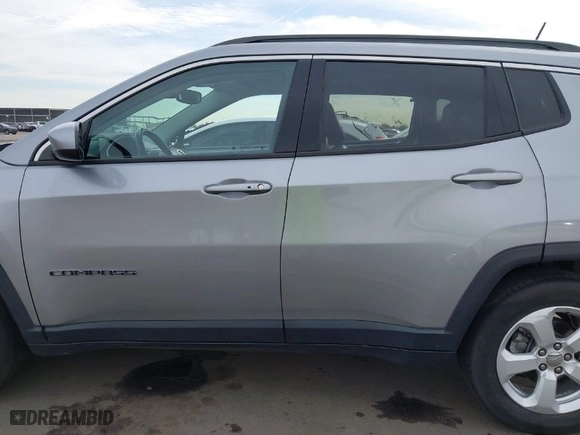 2019 Jeep Compass Latitude with VIN 3C4NJCBB1KT614788, listed as a IAAI auction lot 41912340 with 113,474 mi miles. Bid and sale history available at carsss.com. Image 15.