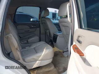 2008 Chevrolet Tahoe 3LT z VIN 1GNFC13068R119950, wystawiony jako IAAI lot #42410879 z przebiegiem 230 254 mil mil oraz . Historia ofert i sprzedaży dostępna na DreamBid. Obrazek 8.