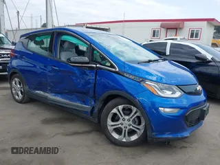 2019 Chevrolet Bolt EV LT z VIN 1G1FY6S02K4135178, wystawiony jako IAAI lot #42419494 z przebiegiem 60 115 mil mil oraz . Historia ofert i sprzedaży dostępna na DreamBid. Obrazek 1.