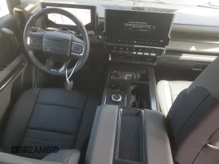 2024 GMC Hummer EV 2X z VIN 1GKB0NDE8RU106525, wystawiony jako Copart lot #54308665 z przebiegiem 4762 mil mil oraz Szkody całkowita. Historia ofert i sprzedaży dostępna na DreamBid. Obrazek 8.