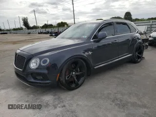 2019 Bentley Bentayga V8 z VIN SJAAM2ZV6KC025300, wystawiony jako Copart lot #81313854 z przebiegiem 2982 mil mil oraz Szkody całkowita. Historia ofert i sprzedaży dostępna na DreamBid. Obrazek 1.