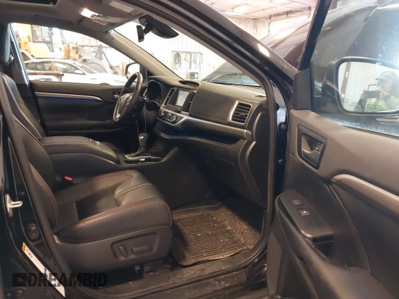 2019 Toyota Highlander SE with VIN 5TDJZRFH2KS628024, listed as a IAAI auction lot 41915298 with 87,054 mi miles. Bid and sale history available at carsss.com. Image 5.