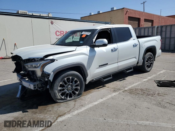2022 Toyota Tundra Limited z VIN 5TFJA5DB9NX018019, wystawiony jako Copart lot #52607235 z przebiegiem 31 692 mil mil oraz Szkoda całkowita • Salvage title. Historia ofert i sprzedaży dostępna na DreamBid. Obrazek 1.
