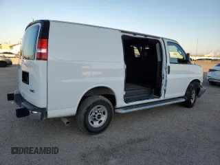 2024 GMC Savana Cargo Van with VIN 1GTW7AFP8R1180867, listed as a Copart auction lot 45705185 with 5,531 mi miles and Clean Title. Bid and sale history available at carsss.com. Image 3.