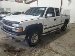 2000 Chevrolet Silverado 2500 LT with VIN 1GCGK29U2YE409366, listed as a Copart auction lot 88019815 with 0 mi miles and Salvage Title. Bid and sale history available at carsss.com. Image 1.