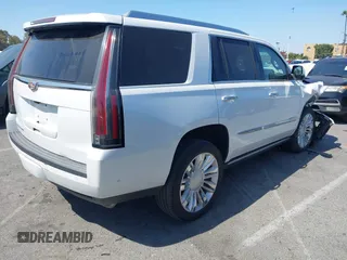 2017 Cadillac Escalade Platinum z VIN 1GYS4DKJ4HR223704, wystawiony jako IAAI lot #42303763 z przebiegiem 82 971 mil mil oraz . Historia ofert i sprzedaży dostępna na DreamBid. Obrazek 4.