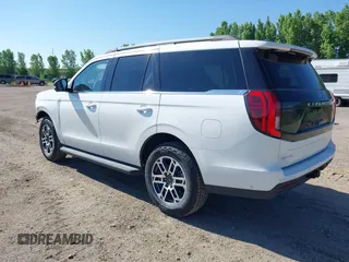 2025 Ford Expedition XLT с VIN 1FMJU1J85SEA23004, выставлен на аукционе IAAI как лот 42395289 с пробегом 1 917 миль миль и . История ставок и продаж доступна на DreamBid. Изображение 3.
