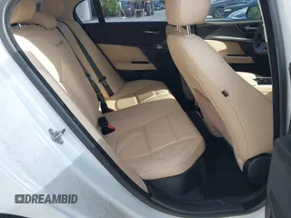 2017 Jaguar XE 25t Prestige z VIN SAJAE4BG5HA951325, wystawiony jako IAAI lot #42460703 z przebiegiem 116 318 mil mil oraz . Historia ofert i sprzedaży dostępna na DreamBid. Obrazek 8.