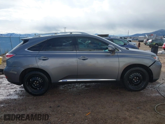 2013 Lexus RX 450h z VIN JTJBC1BAXD2051251, wystawiony jako IAAI lot #41746439 z przebiegiem 123 342 mil mil oraz . Historia ofert i sprzedaży dostępna na DreamBid. Obrazek 14.