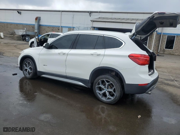 2017 BMW X1 xDrive28i with VIN WBXHT3C31H5F85452, listed as a Copart auction lot 50351125 with 61,954 mi miles and Salvage Title. Bid and sale history available at carsss.com. Image 2.