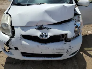 2010 Toyota Yaris z VIN JTDJT4K3XA5322238, wystawiony jako Copart lot #52550395 z przebiegiem 107 803 mil mil oraz Czysty tytuł • Clean title. Historia ofert i sprzedaży dostępna na DreamBid. Obrazek 11.