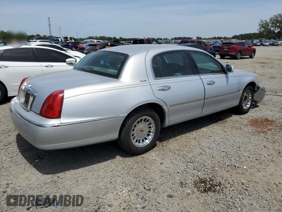 2002 Lincoln Town Car Signature z VIN 1LNHM82WX2Y668217, wystawiony jako Copart lot #53368085 z przebiegiem 457 481 mil mil oraz Szkoda całkowita • Salvage title. Historia ofert i sprzedaży dostępna na DreamBid. Obrazek 3.