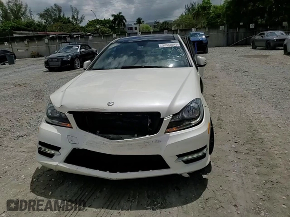 2013 Mercedes-Benz C 250 z VIN WDDGJ4HB8DG031492, wystawiony jako Copart lot #56948645 z przebiegiem 80 972 mil mil oraz Szkoda całkowita • Salvage title. Historia ofert i sprzedaży dostępna na DreamBid. Obrazek 13.