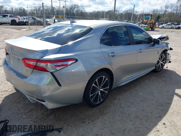 2020 Toyota Camry SE z VIN 4T1G11AK1LU308174, wystawiony jako IAAI lot #41675204 z przebiegiem 120 034 mil mil oraz . Historia ofert i sprzedaży dostępna na DreamBid. Obrazek 4.