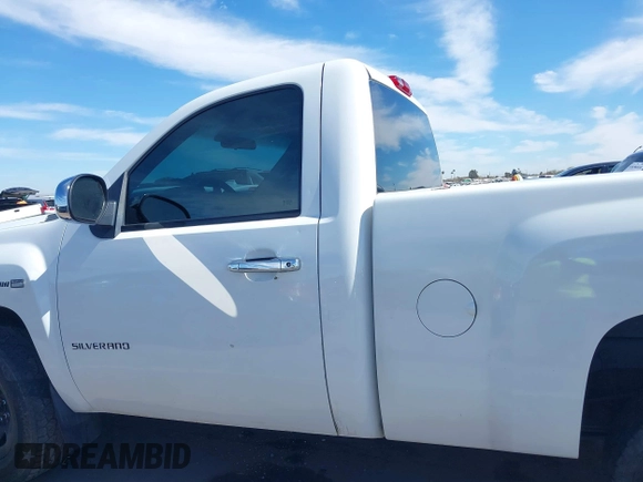 2009 Chevrolet Silverado 1500 Work Truck with VIN 1GCEC14019Z276063, listed as a IAAI auction lot 41654795 with 190,331 mi miles. Bid and sale history available at carsss.com. Image 14.