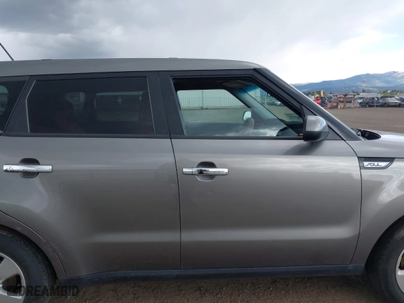 2017 Kia Soul with VIN KNDJN2A21H7485348, listed as a IAAI auction lot 42082739 with 83,557 mi miles. Bid and sale history available at carsss.com. Image 13.